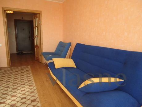 One-bedroom apartment on the day, and mo, Смоленск - апартамент за нощувки
