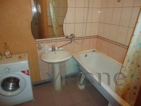 One-bedroom apartment on the day, and mo, Смоленск - апартамент за нощувки
