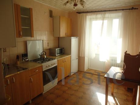 One-bedroom apartment on the day, and mo, Смоленск - апартамент за нощувки
