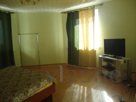 One-bedroom apartment on the day, and mo, Смоленск - апартамент за нощувки
