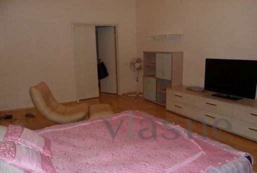 The clock! I rent / at night and on hours 1 BR. square-py, 4