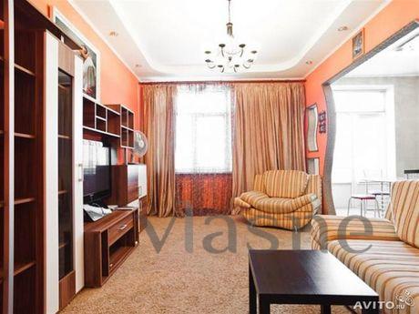 The clock! I rent / at night and watch 2-bedroom. square-py,