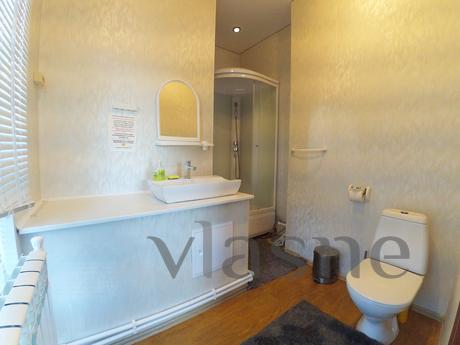 3-bed suite with a balcony, Kazan - apartment by the day