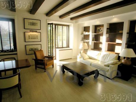 Offered bright studio in the heart of Moscow, close to the m