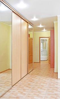 Comfortable and spacious apartment - stu, Yekaterinburg - apartment by the day