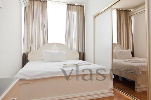 You will find all you need in this stylish 2 room flat in th