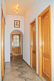 Large, cozy 3-bedroom apartment, Moscow - apartment by the day