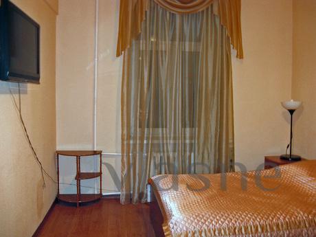 We rent by the day a clean, sunny and comfortable two-bedroo