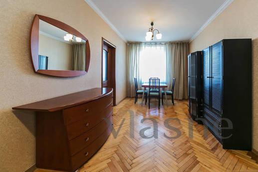 Spacious apartment in the metro in 1905, Moscow - apartment by the day