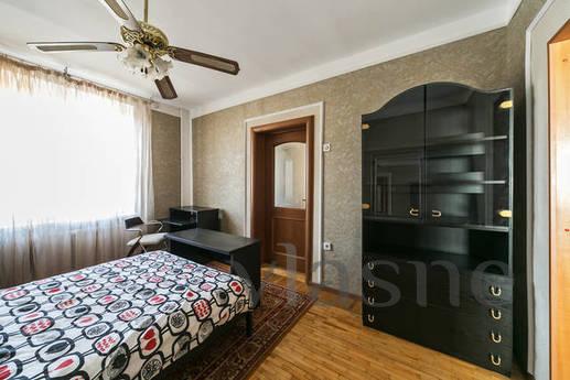 Spacious apartment in the metro in 1905, Moscow - apartment by the day