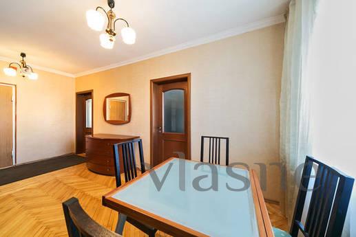 Spacious apartment in the metro in 1905, Moscow - apartment by the day
