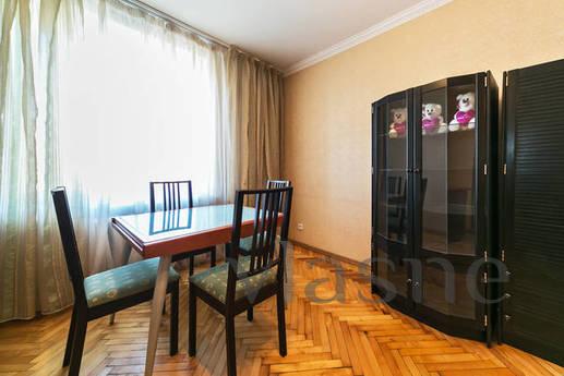 Spacious apartment in the metro in 1905, Moscow - apartment by the day