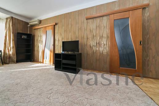 Spacious apartment in the metro in 1905, Moscow - apartment by the day
