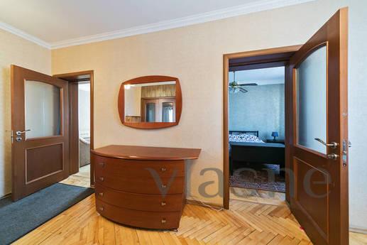 Spacious apartment in the metro in 1905, Moscow - apartment by the day