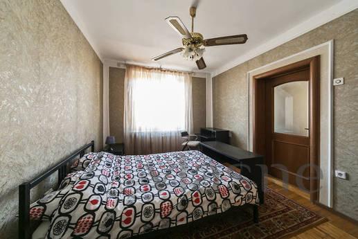 Spacious apartment in the metro in 1905, Moscow - apartment by the day