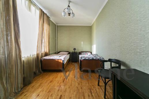 Spacious apartment in the metro in 1905, Moscow - apartment by the day