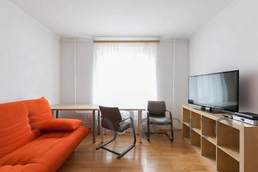 Rent by the day 2-room apartment in a 1-minute walk from the