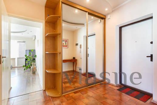 Luxury apartments in the center, Moscow - apartment by the day