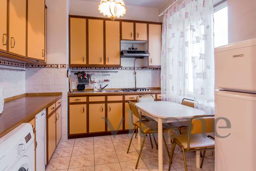 Two bedroom apartment for Kiev, Moscow - apartment by the day