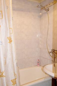 Quay 1-2 sq km center, hostess, Saratov - apartment by the day