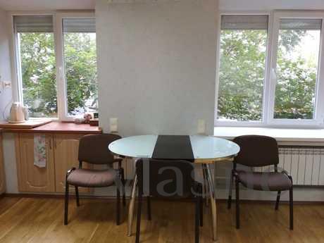 Spacious studio with all the amenities!, Екатеринбург - апартамент за нощувки