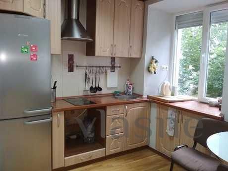 Spacious studio with all the amenities!, Екатеринбург - апартамент за нощувки