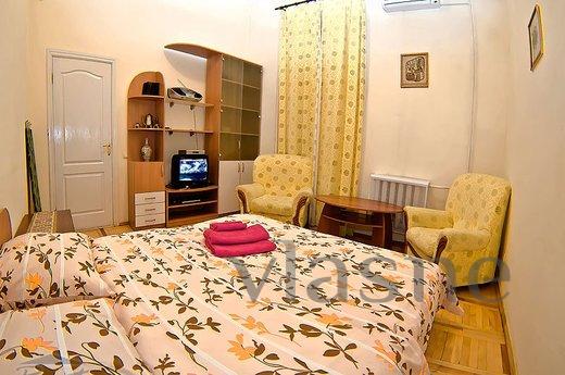 Clean, fresh, comfortable apartment near the subway. In room