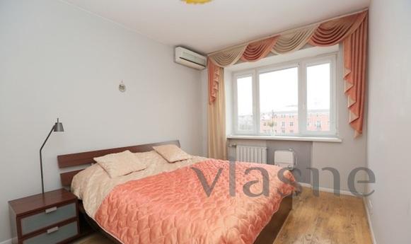 3 Apartment, 80 m², Moscow - apartment by the day