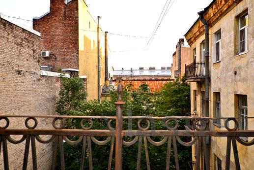 apartment with balcony., Saint Petersburg - apartment by the day
