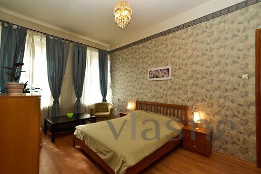 The apartment is next to the Palace., Saint Petersburg - apartment by the day