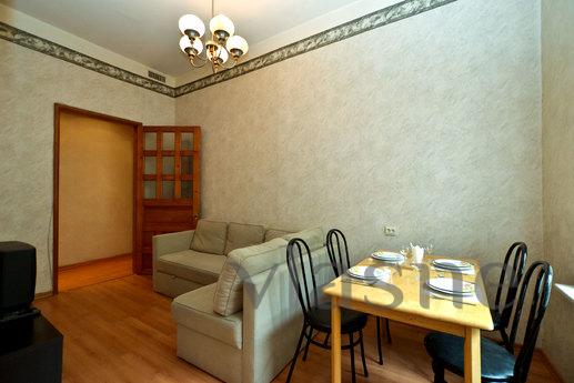 The apartment is next to the Palace., Saint Petersburg - apartment by the day