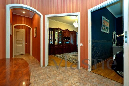 The apartment is in a contemporary style, Saint Petersburg - apartment by the day