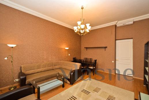 The apartment is on the main street of t, Saint Petersburg - apartment by the day
