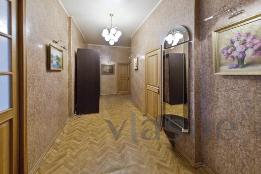 Apartment with Jacuzzi, Saint Petersburg - apartment by the day