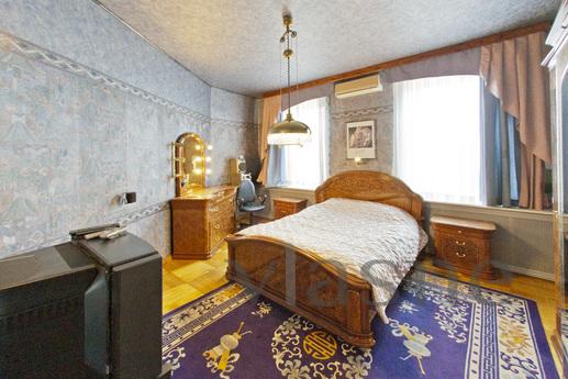No fees. Worth jacuzzi. The apartment with a large hall and 
