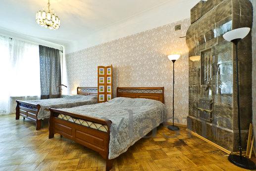 No fees. Accommodation for 16 people. Balcony. Elevator. The