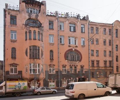 Studio overlooking the rooftops in the h, Saint Petersburg - apartment by the day