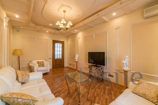 -9 minutes walk to the metro station Smolenskaya -comfortabl