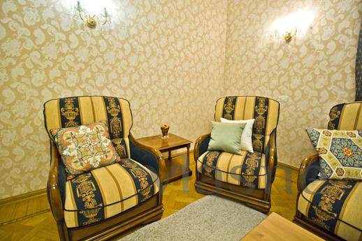 Daily Sadovaya-Chernogryazskaya St., 13 , Moscow - apartment by the day