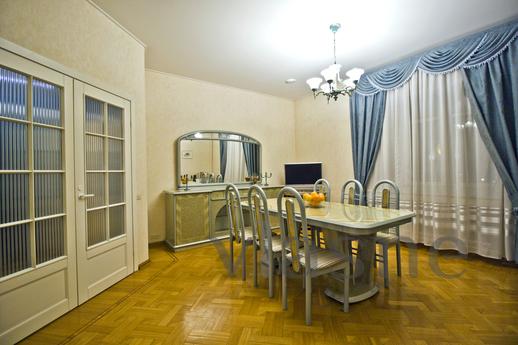 Daily Sadovaya-Chernogryazskaya St., 13 , Moscow - apartment by the day