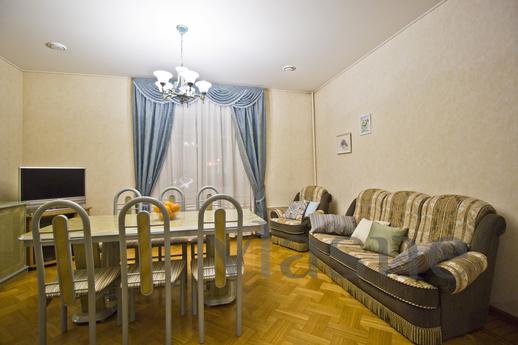 Daily Sadovaya-Chernogryazskaya St., 13 , Moscow - apartment by the day