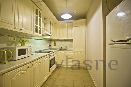 Daily Sadovaya-Chernogryazskaya St., 13 , Moscow - apartment by the day