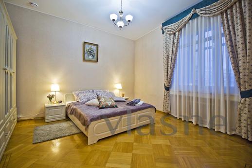 Daily Sadovaya-Chernogryazskaya St., 13 , Moscow - apartment by the day
