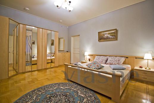 Daily Sadovaya-Chernogryazskaya St., 13 , Moscow - apartment by the day