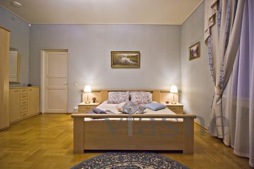Daily Sadovaya-Chernogryazskaya St., 13 , Moscow - apartment by the day