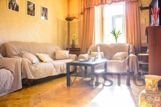 Apartments with character near the subwa, Moscow - apartment by the day