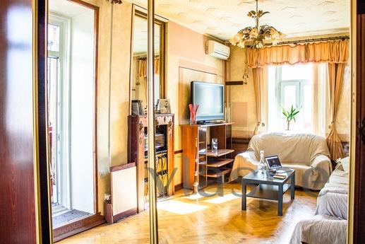 Apartments with character near the subwa, Moscow - apartment by the day