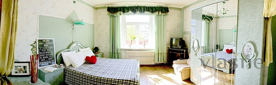 Apartments with character near the subwa, Moscow - apartment by the day