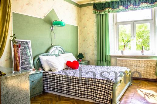 Apartments with character near the subwa, Moscow - apartment by the day