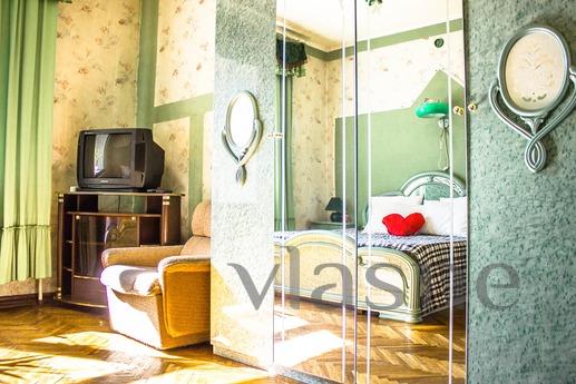 Apartments with character near the subwa, Moscow - apartment by the day